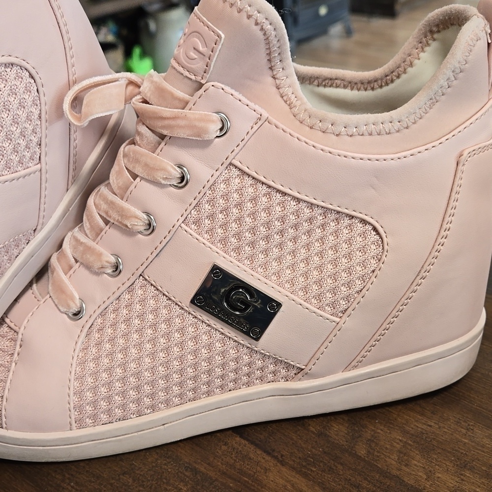 Guess Wedge Sneaker Womens Size 10 Pink with Velvet Laces Excellent Condition - Picture 2 of 9